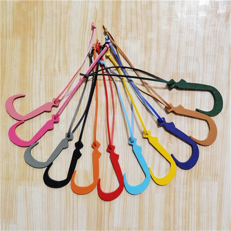 Wholesale Luxury Genuine Natural Leather Character Alphabet Arabic Letter L Keychain Backpack