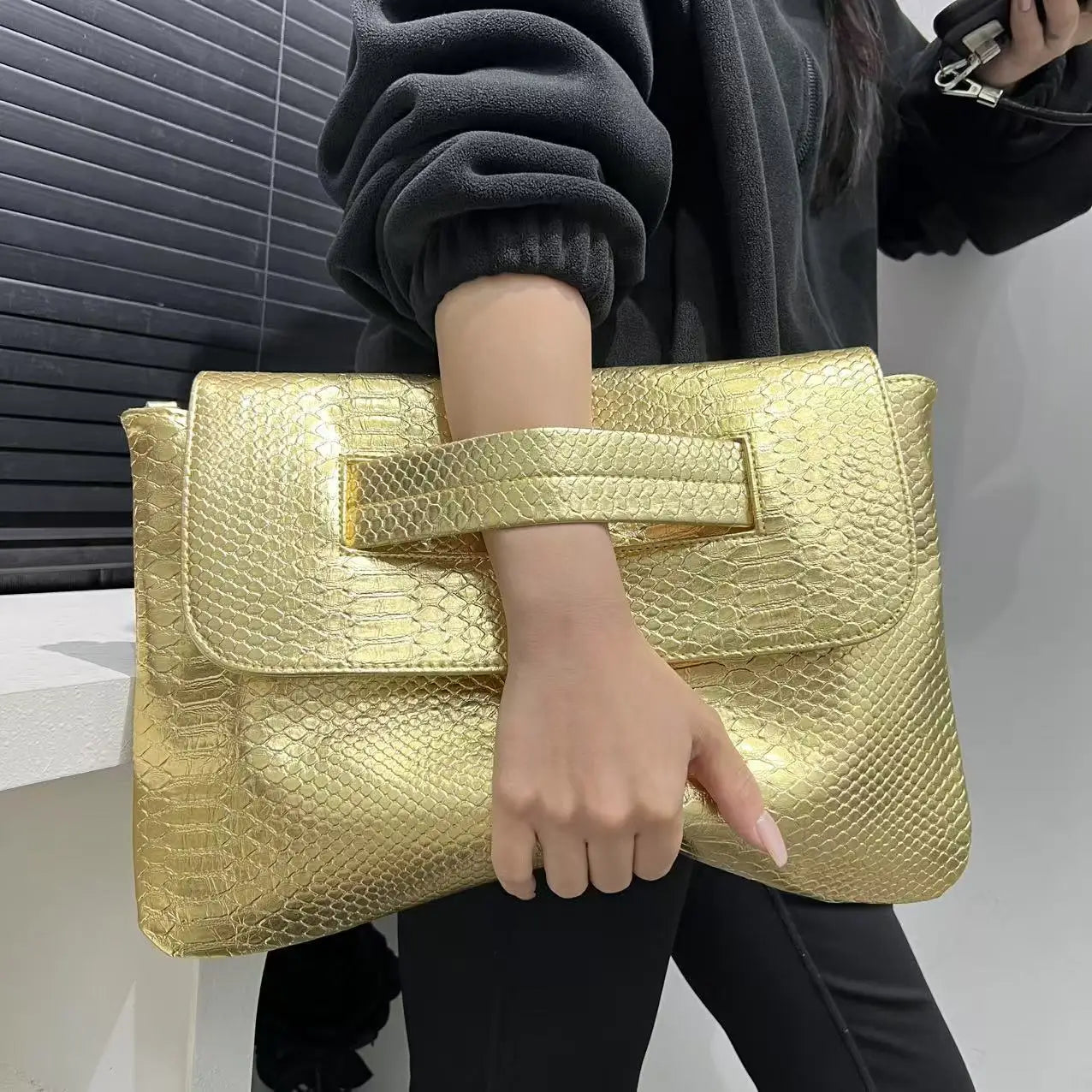 Designer Female Large Capacity Crocodile Snake Pattern Pouch Bag