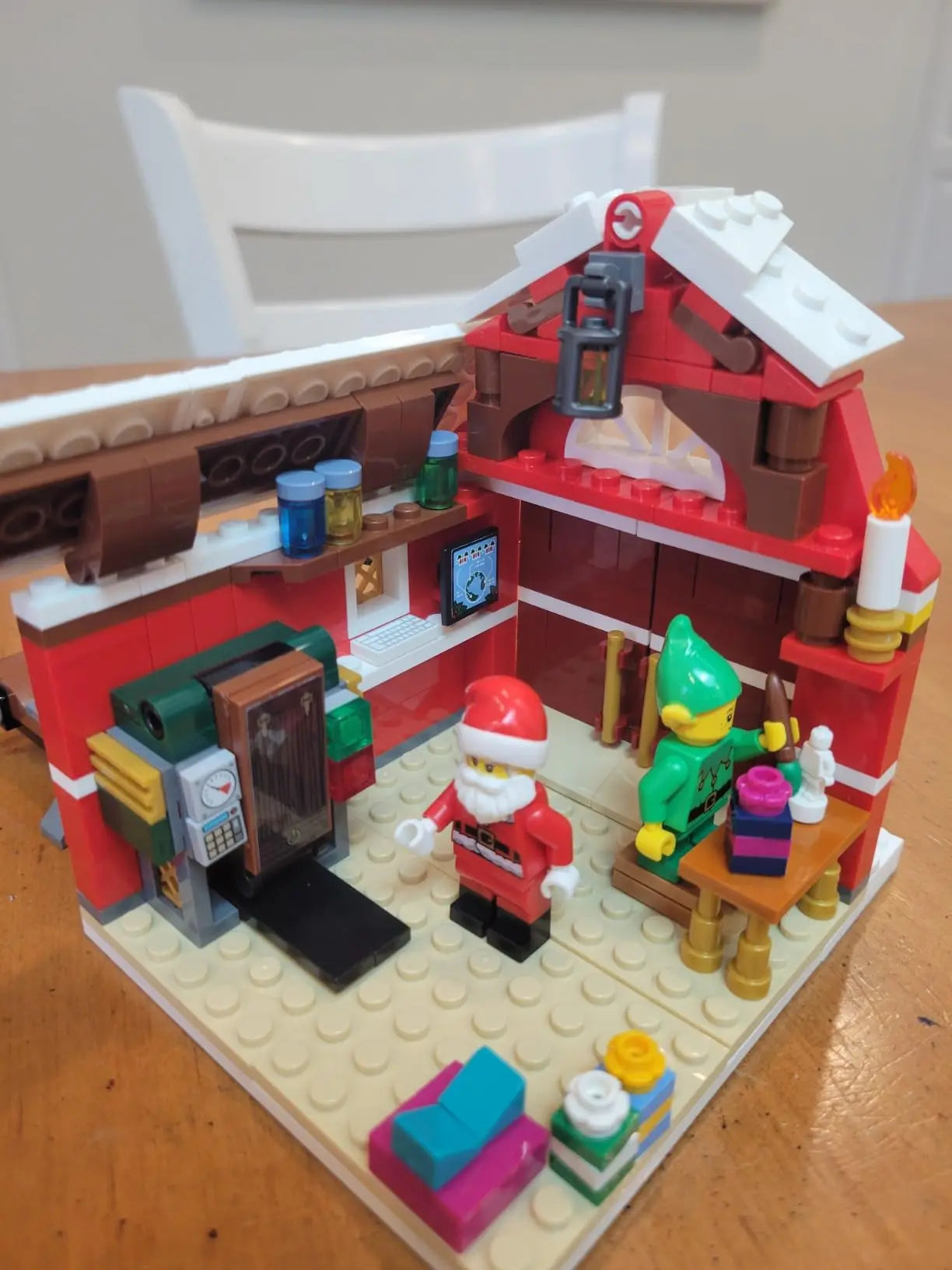 Santa's Workshop Building Set 40565 – Limited Edition 329 Pcs