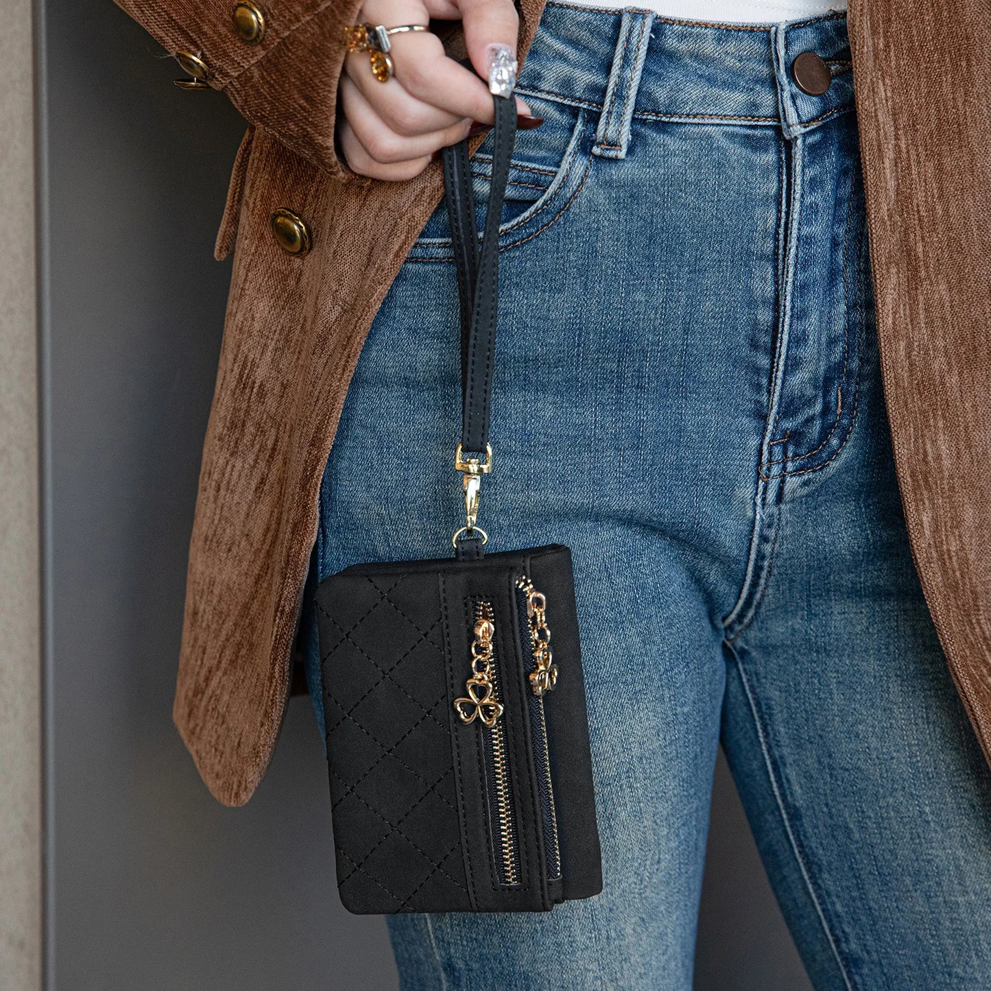 Women's Quilted PU Leather Bi-Fold Wallet with Wristlet & Zipper