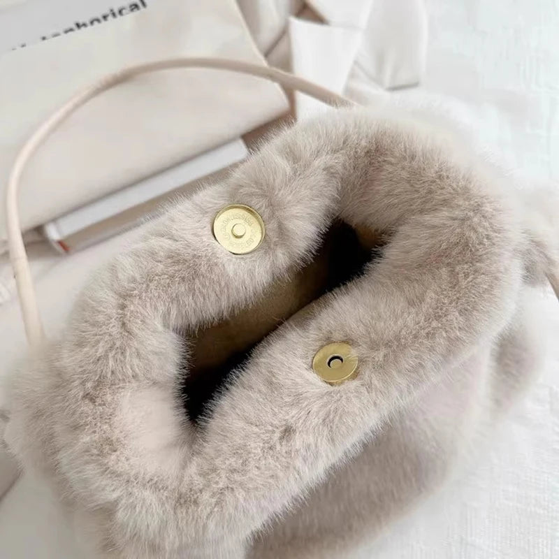 Fluffy Plush Shoulder Tote Bag – Soft Faux Fur Top-Handle Handbag