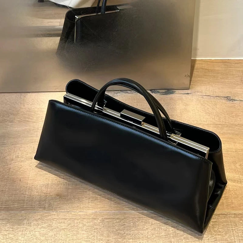 Luxury Leather Handbag with Gold Magnetic Clasp – Minimalist Tote