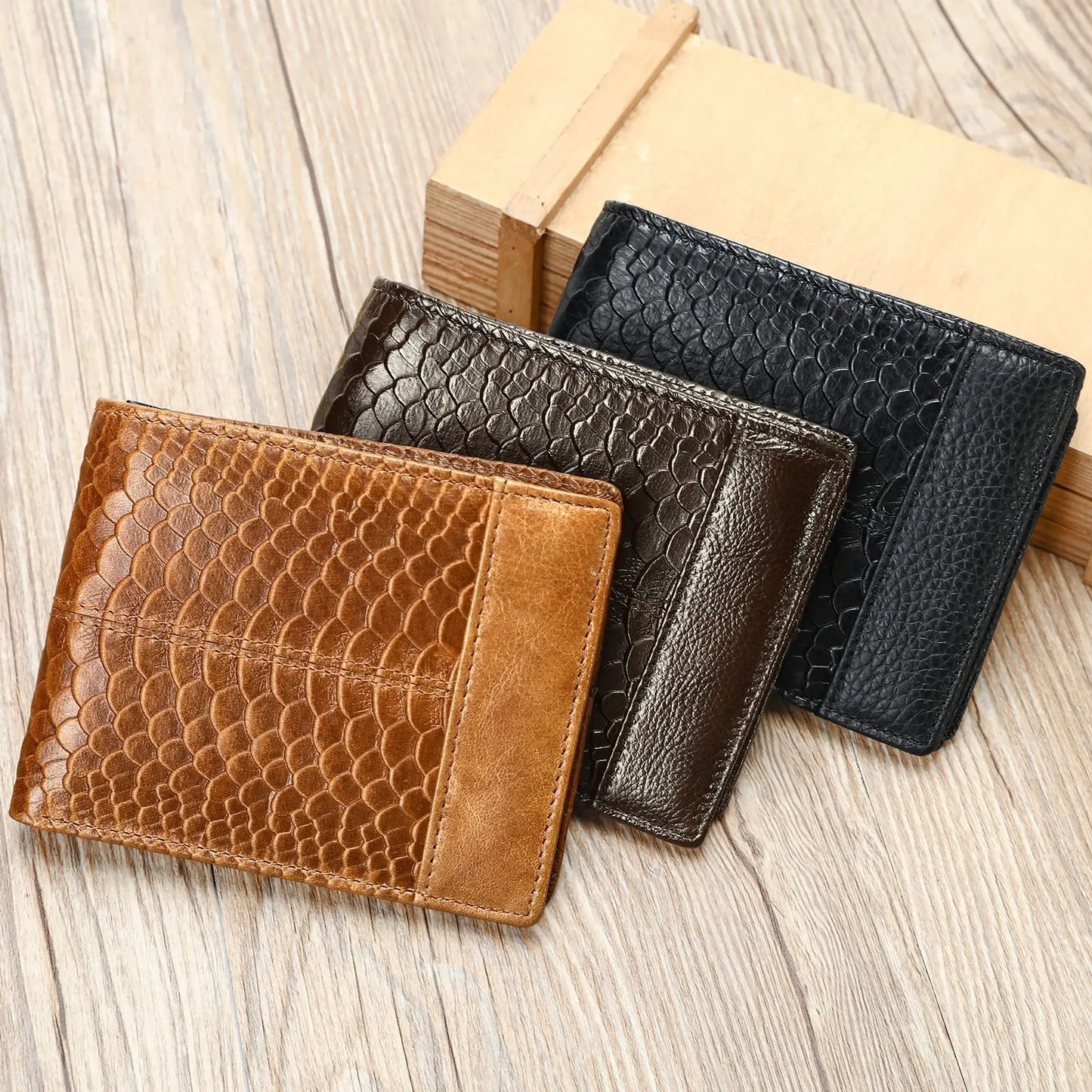 Crocodile Pattern Genuine Leather Bifold Wallet for Men