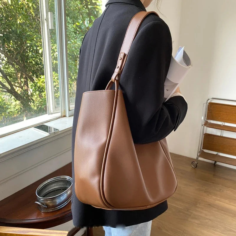Large Leather Tote Bag for Women – Minimalist Shoulder Handbag