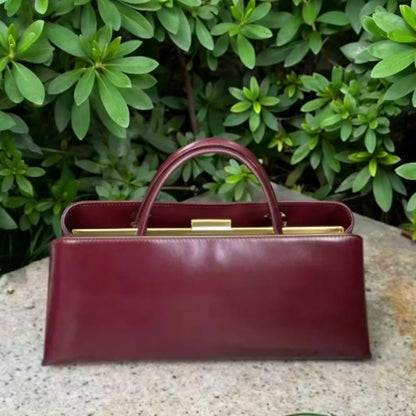 Luxury Leather Handbag with Gold Magnetic Clasp – Minimalist Tote