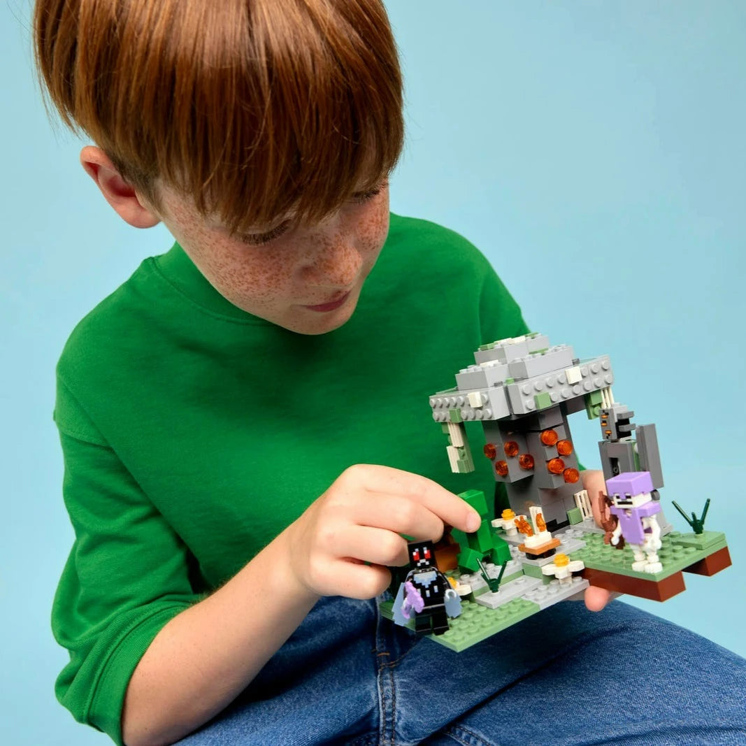 LEGO Minecraft Pale Garden 21586 Building Set – 243 Pieces
