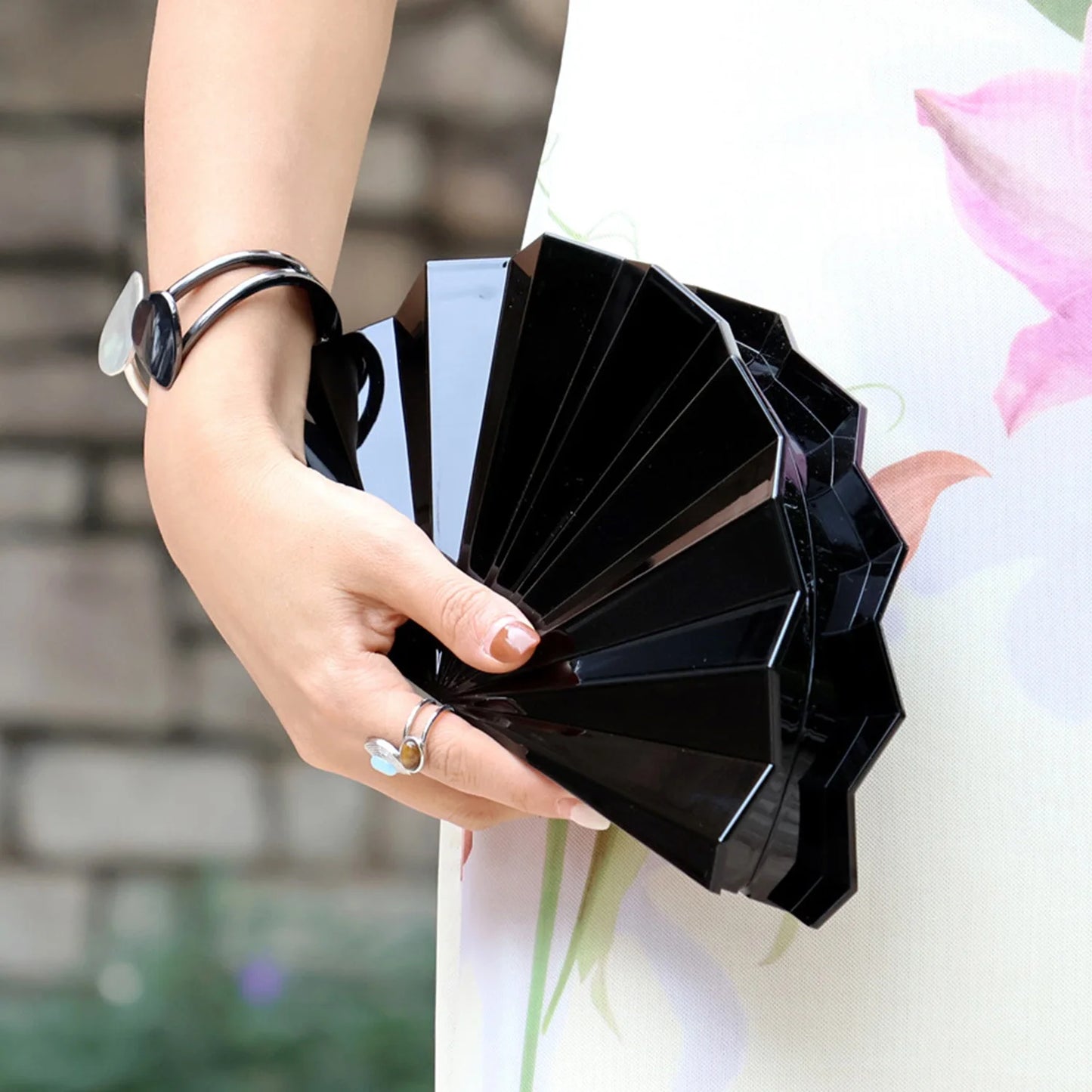 Fan-Shaped Metallic Clutch Bag with Chain Strap