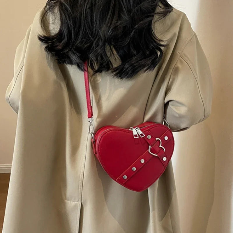 Gothic Heart-Shaped Shoulder Bag – Y2K Rivet Chain Purse