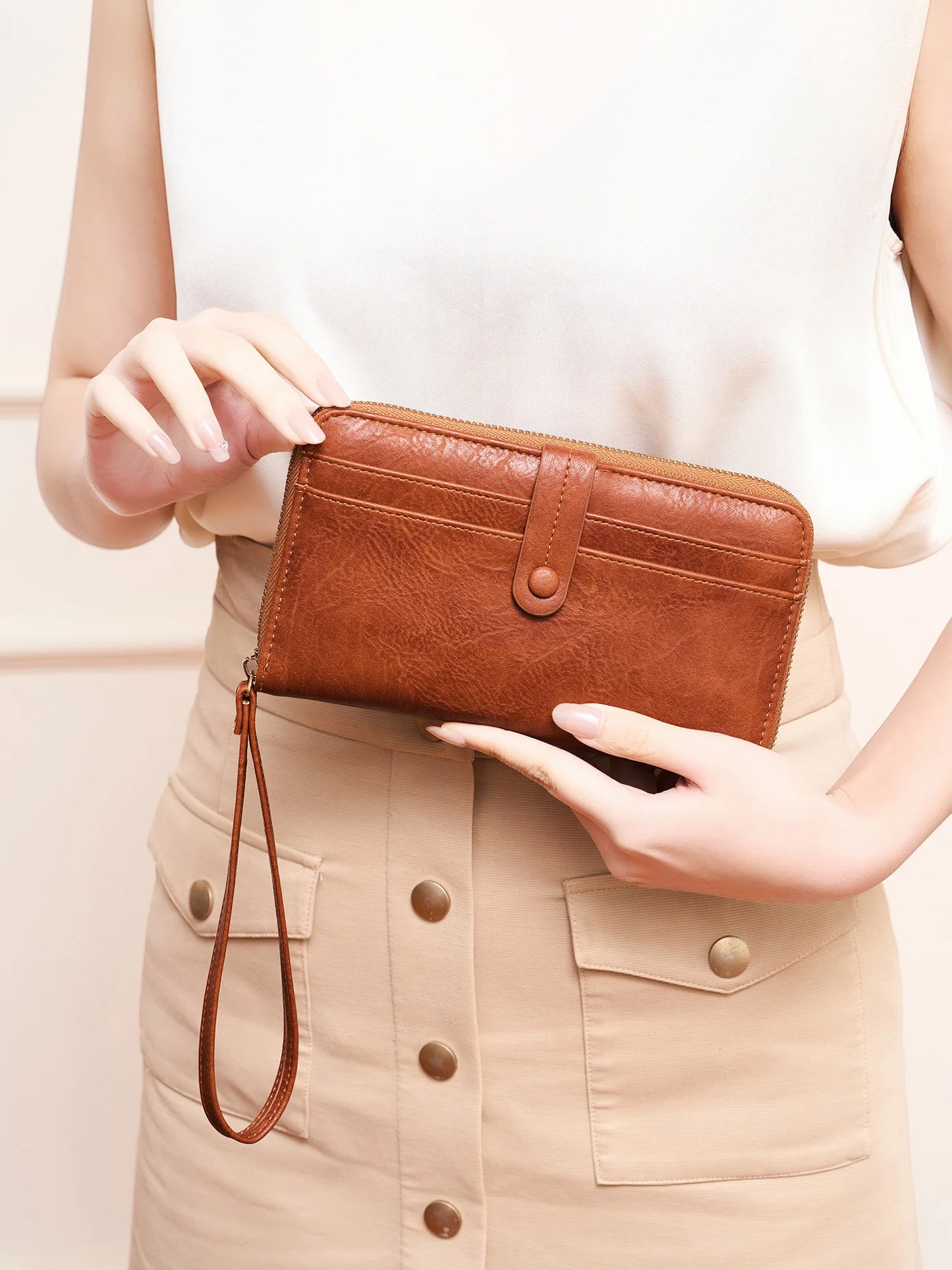 Women's Retro Long Wallet Large Capacity Multi-Card Slot Wristlet Clutch