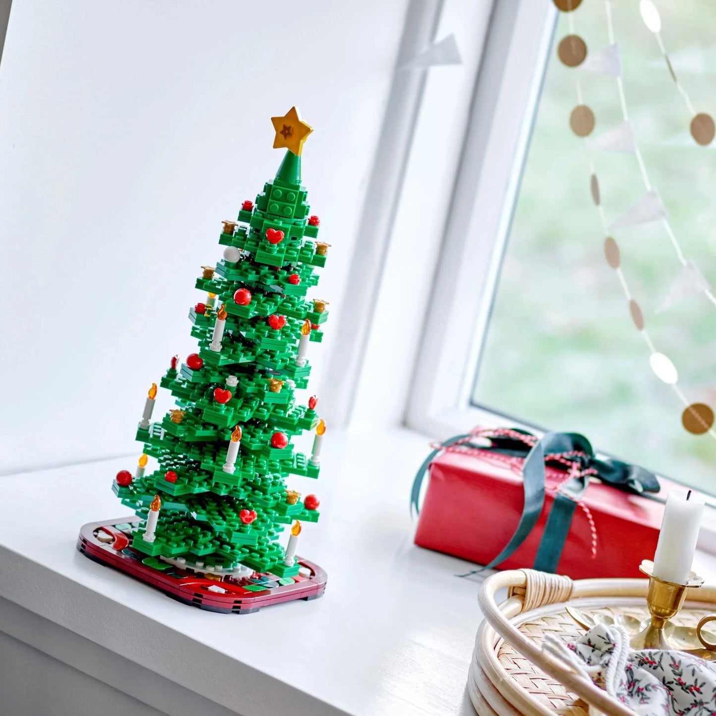 LEGO Christmas Tree 40573 Building Set – 784 Pieces