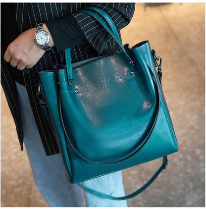Genuine Leather Tote Bag for Women – Large Capacity Oil Wax Shoulder Bag