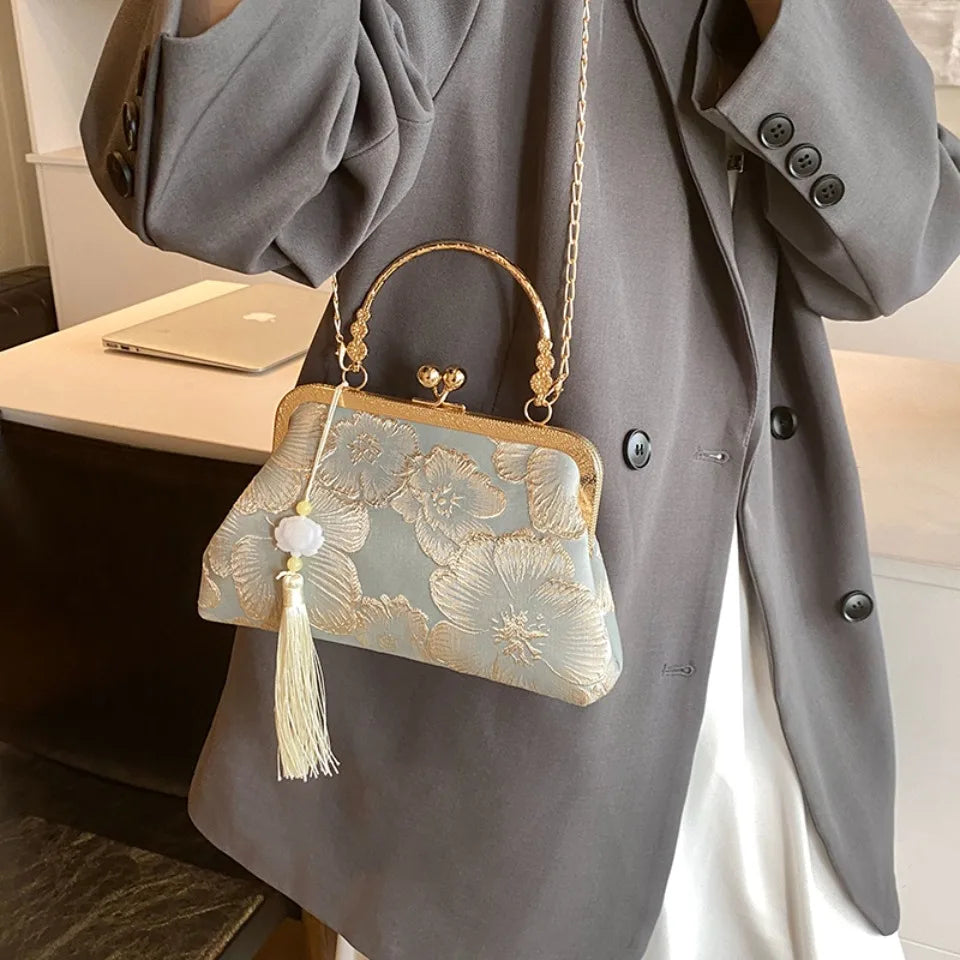 Chinese Embroidered Handbag – Luxury Retro Clutch for Women