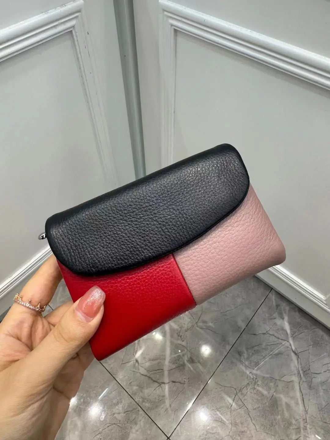 Patchwork Genuine Cowhide Leather Trifold Wallet with Magnetic Closure