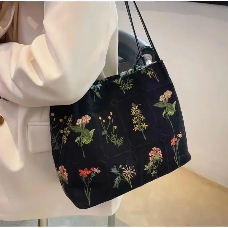 Floral Embroidered Tote Bag – Large Capacity Women's Shoulder Bag