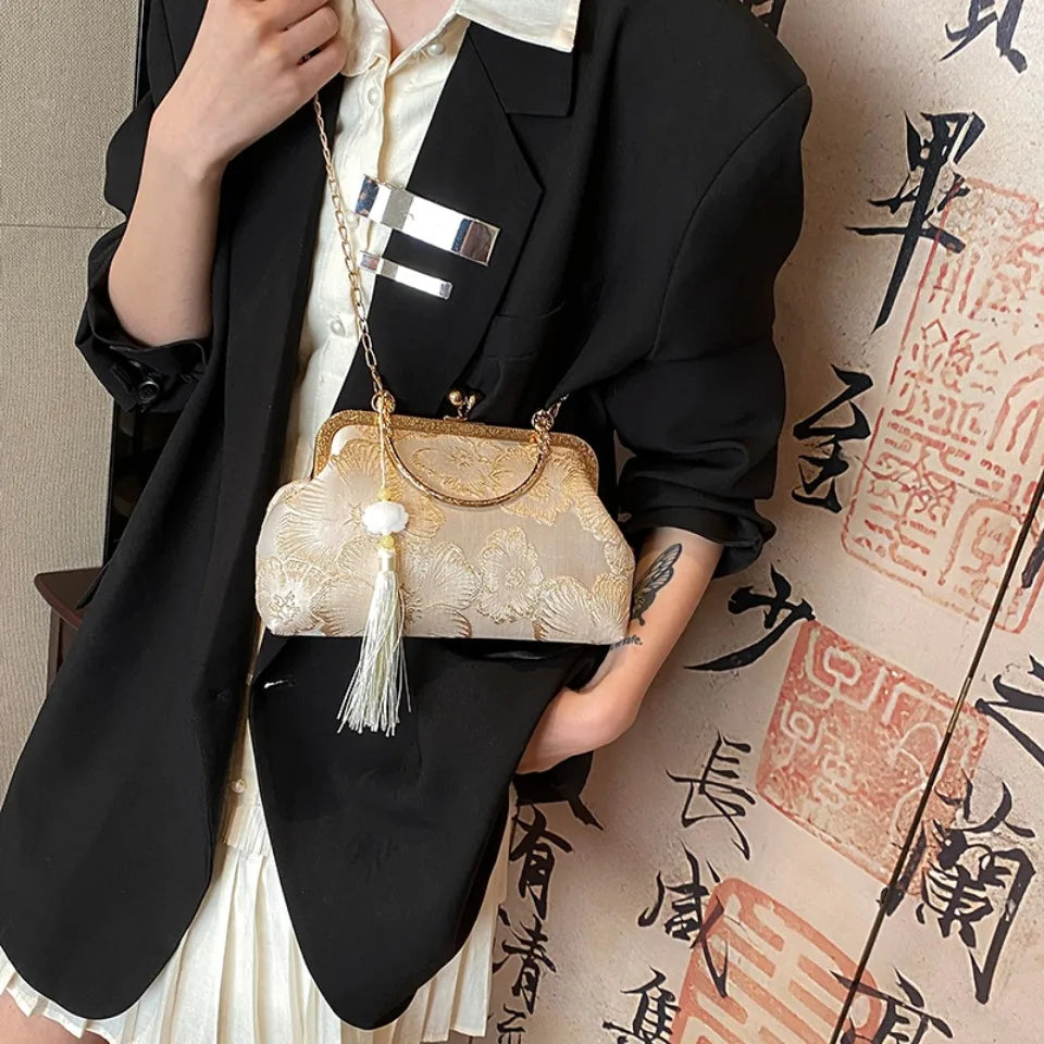 Chinese Embroidered Handbag – Luxury Retro Clutch for Women