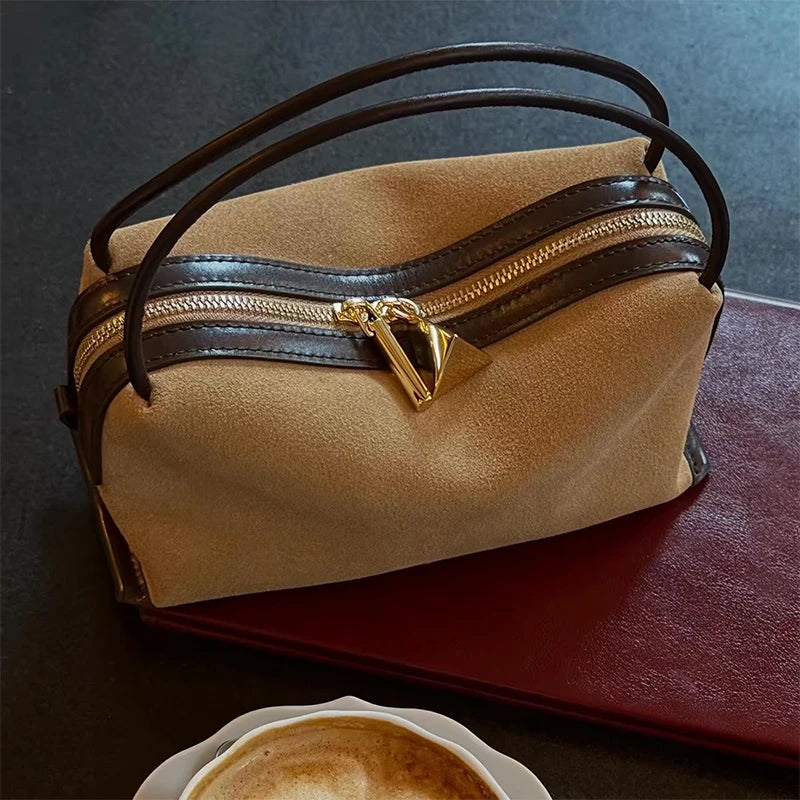 Small Square Straw & Leather Crossbody Bag – Minimalist Box Clutch