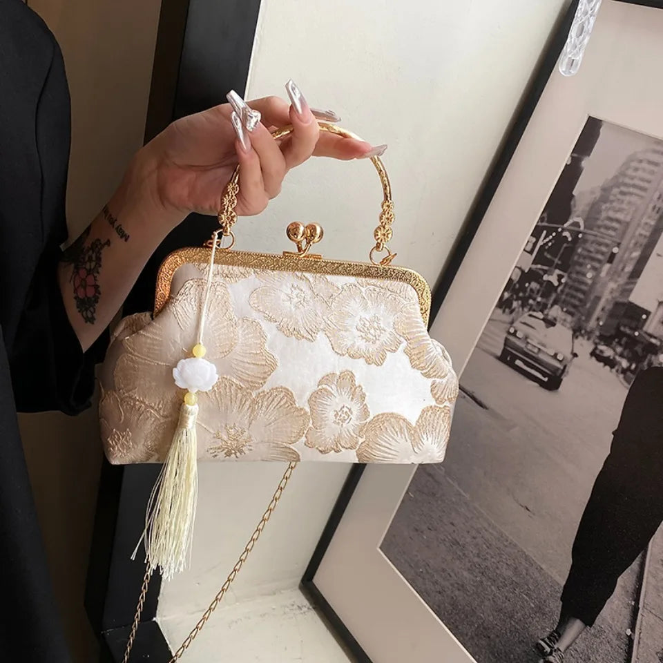 Chinese Embroidered Handbag – Luxury Retro Clutch for Women