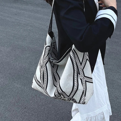 Retro Casual Tote Bag Fashionable Design Canvas Style Printed Shoulder Large Capacity Contrasting