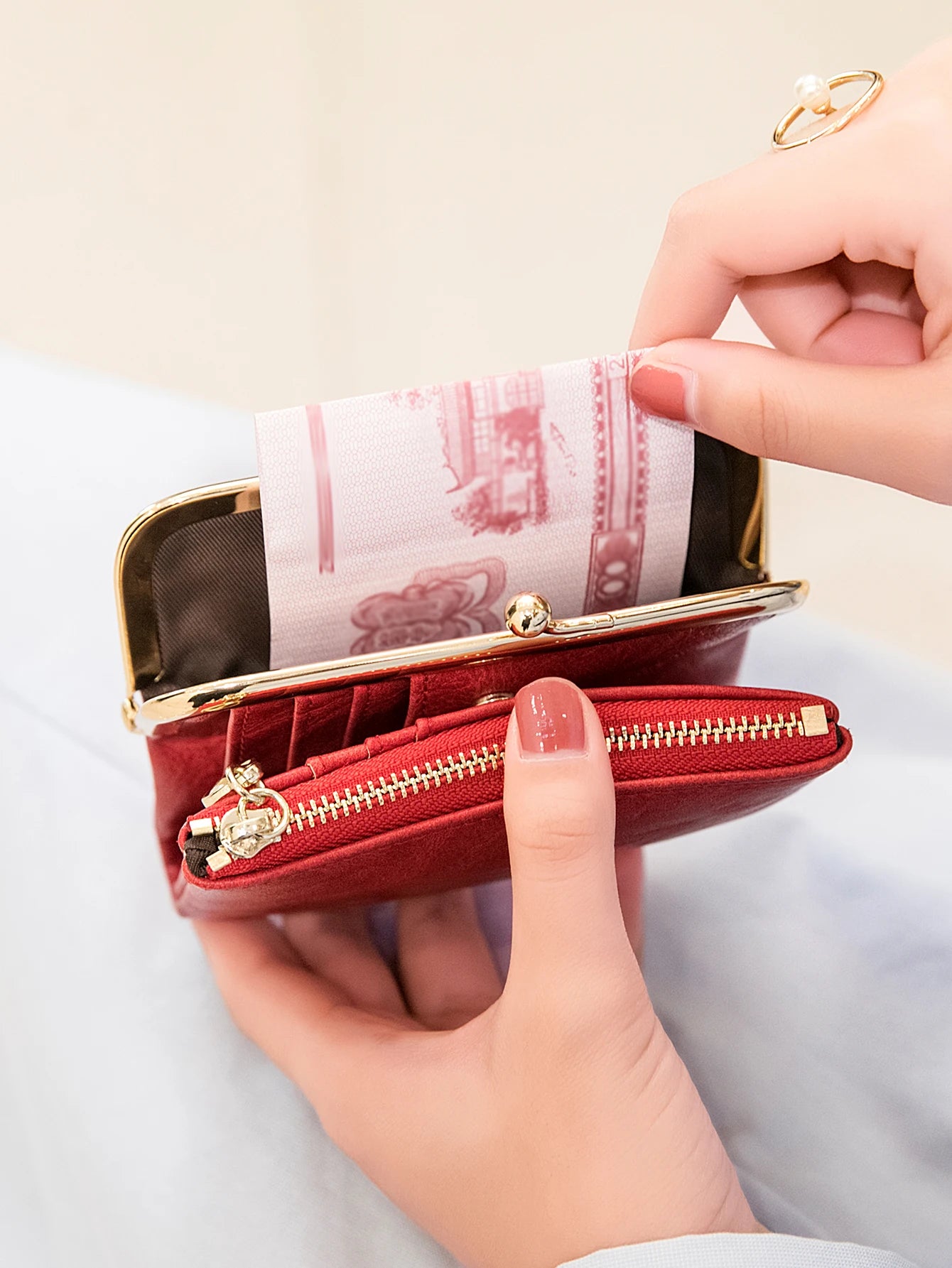 Women's Retro Kiss-Lock Coin Purse with Multi-Card Slots