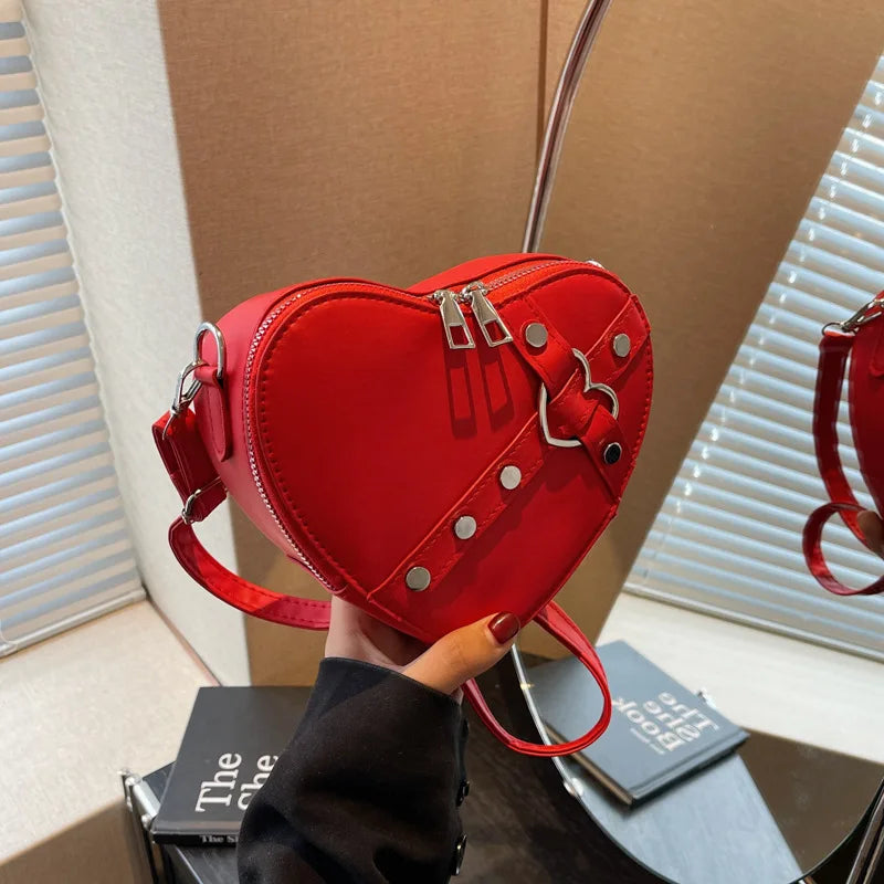 Gothic Heart-Shaped Shoulder Bag – Y2K Rivet Chain Purse