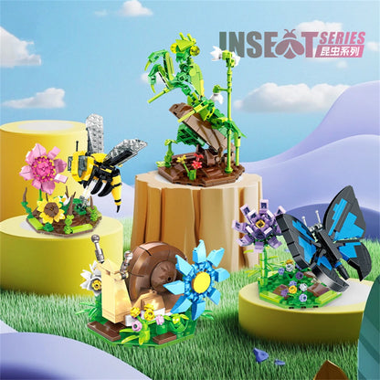 Praying Mantis Building Blocks Set – Insect Nature Diorama Toy