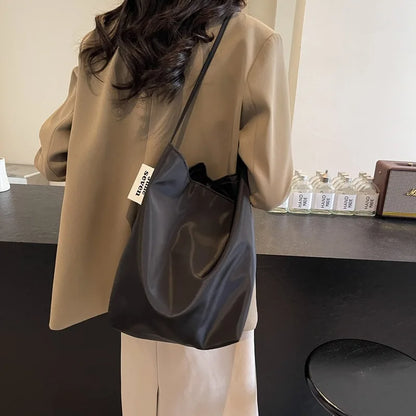 Large Capacity Tote Shoulder Bag for Women – Minimalist Retro Bucket Bag