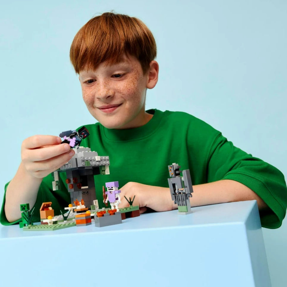 LEGO Minecraft Pale Garden 21586 Building Set – 243 Pieces