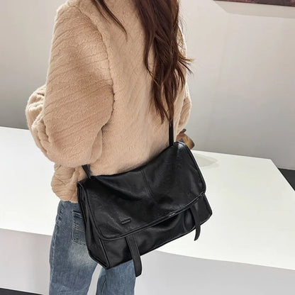 Large Capacity Oil Wax Leather Crossbody Messenger Bag