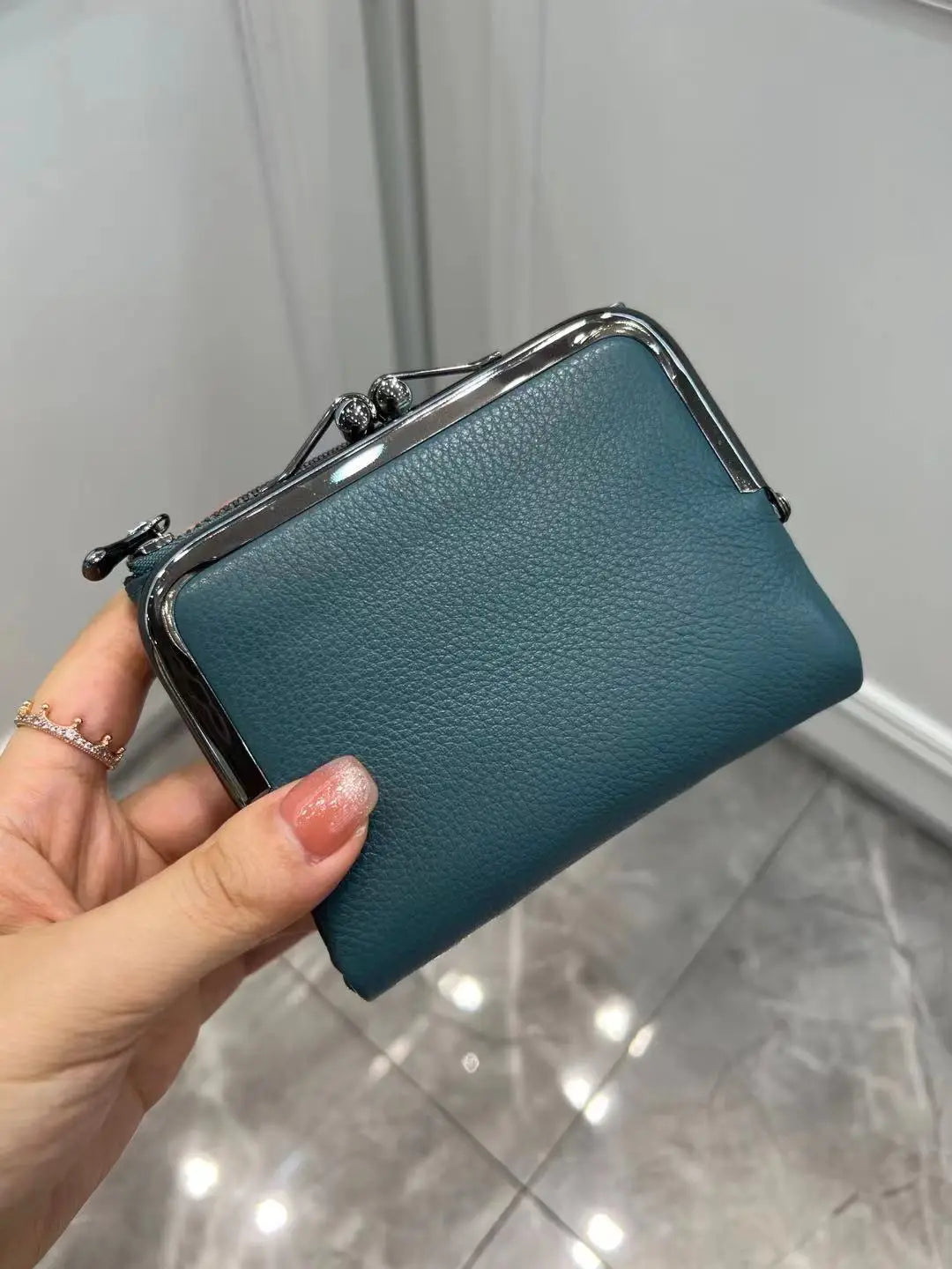 Genuine Cowhide Leather Retro Kiss-Lock Coin Purse & Short Wallet