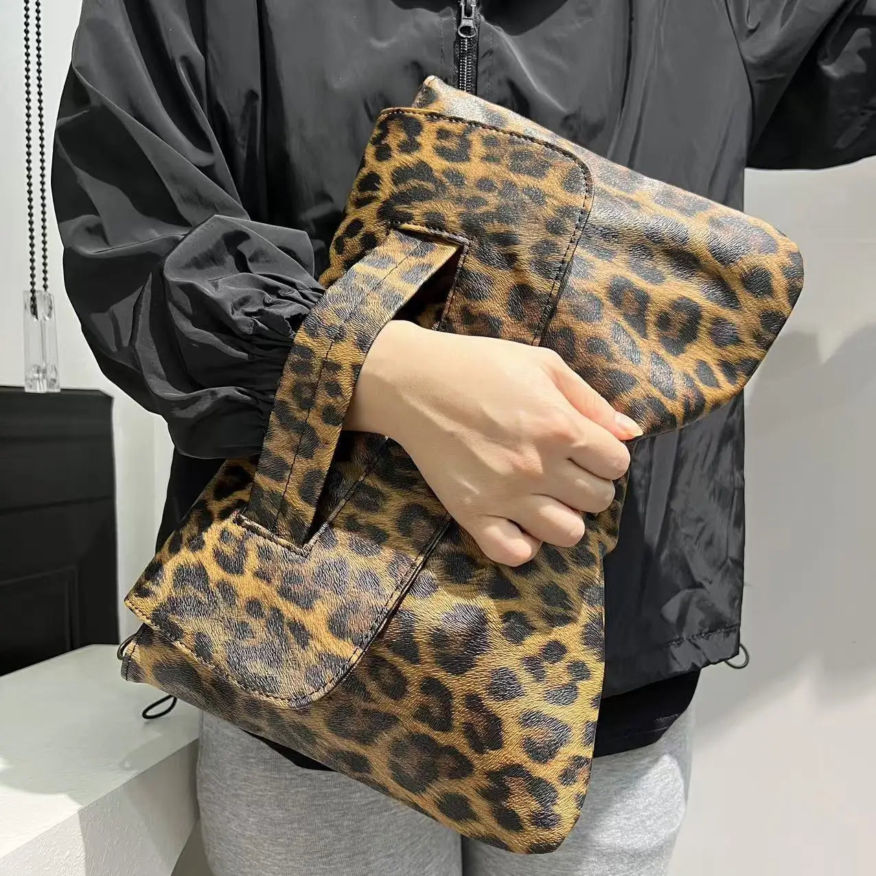 Designer Female Large Capacity Crocodile Snake Pattern Pouch Bag