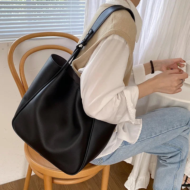 Large Leather Tote Bag for Women – Minimalist Shoulder Handbag
