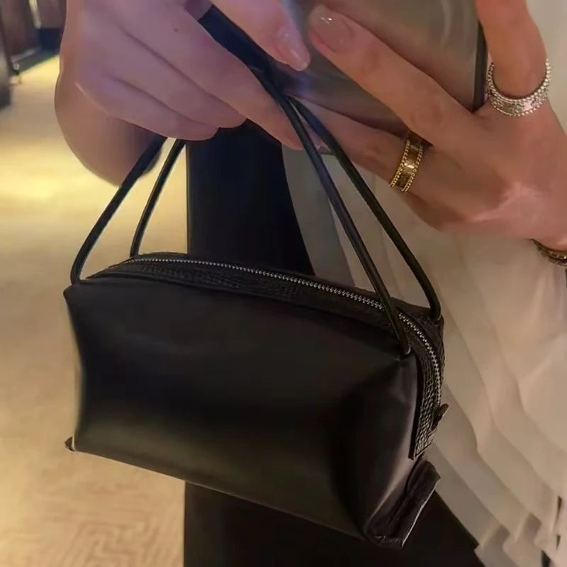 Small Square Straw & Leather Crossbody Bag – Minimalist Box Clutch