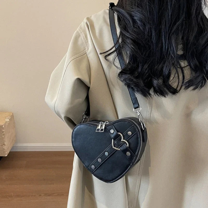 Gothic Heart-Shaped Shoulder Bag – Y2K Rivet Chain Purse