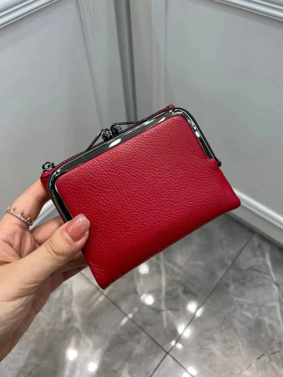 Genuine Cowhide Leather Retro Kiss-Lock Coin Purse & Short Wallet