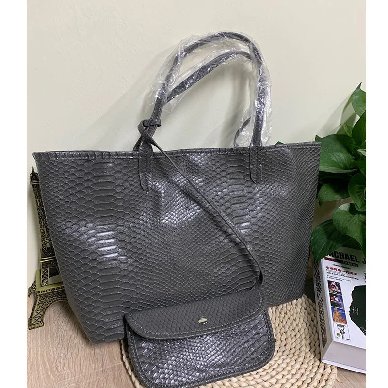 Snake Pattern Shoulder Bag - Large Capacity Embossed Tote for Women